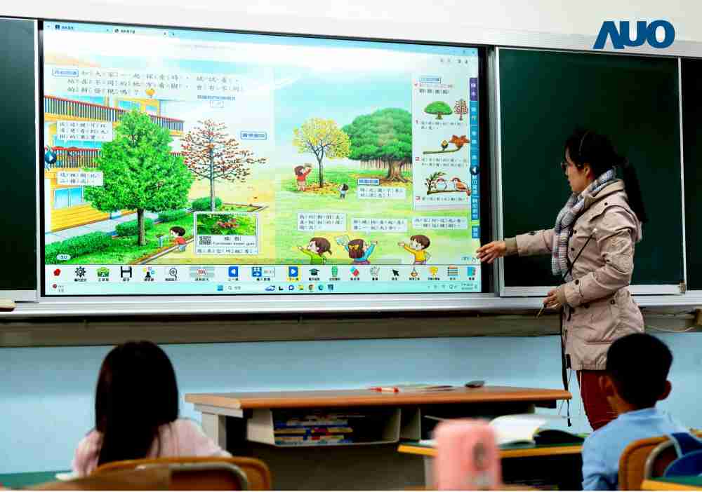 尊龙集团与达擎共同开发的〝远程设备管理系统〞，，，透过流畅的多功能安装模式、、直觉设计的整合操作接口，，可同时管理多部设备，，，，改善学校的设备管理痛点