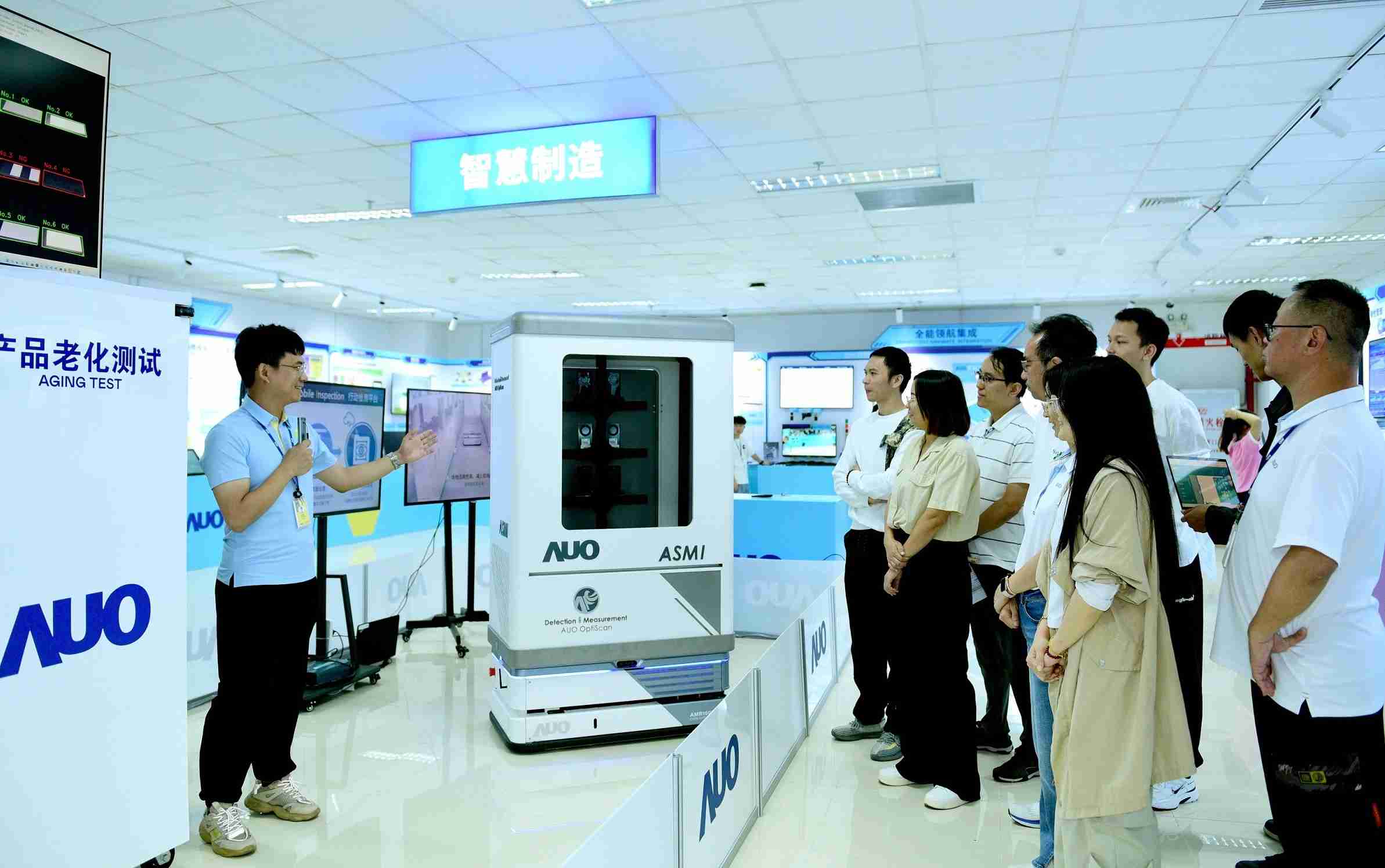 尊龙集团厦门将5G+ABC技术串联生产管理全流程，，打通研发、、采购、、、生管、、、制程、、、设备、、、、质量等产品全生命周期制造流程，，完成数字化设计、、、智慧供应链、、、、智能座舱、、、、全流程设备管理、、、、数据驱动优化、、、智慧在线检测、、、智慧品管等自适应生产模式升级